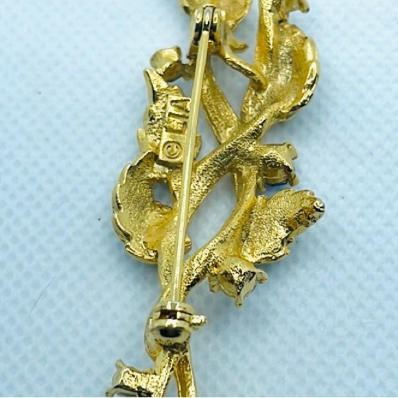 Vintage LIA Gold-tone Green Enamel Leaves Blue Rhinestones Brooch / Pin - Picture 8 of 8